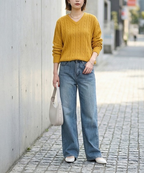 STYLE DELI（スタイルデリ）の「ストレートケーブルVネックニットトップス（ニット/セーター・レディース・イエロー/ネイビー/アイボリー・FREE）」の4枚目の写真