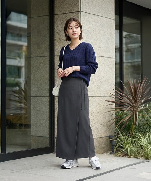 STYLE DELI（スタイルデリ）の「ストレートケーブルVネックニットトップス（ニット/セーター・レディース・イエロー/ネイビー/アイボリー・FREE）」の7枚目の写真