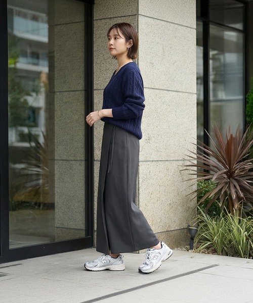 STYLE DELI（スタイルデリ）の「ストレートケーブルVネックニットトップス（ニット/セーター・レディース・イエロー/ネイビー/アイボリー・FREE）」の8枚目の写真