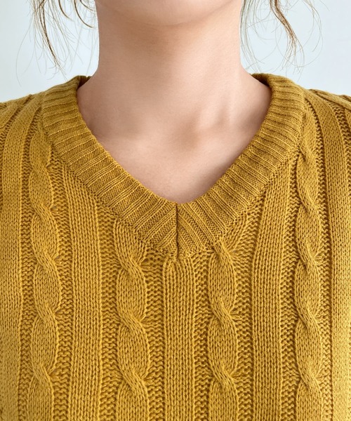 STYLE DELI（スタイルデリ）の「ストレートケーブルVネックニットトップス（ニット/セーター・レディース・イエロー/ネイビー/アイボリー・FREE）」の15枚目の写真