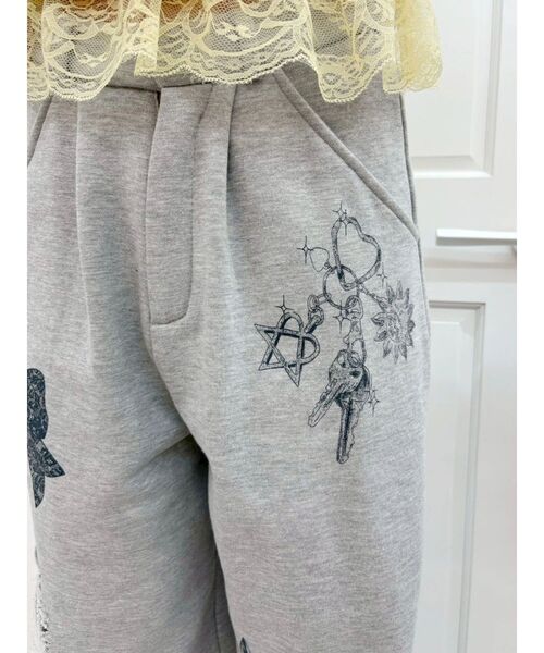 EVRIS(エヴリス)の「グラフィックデザインウラケワイドパンツ(スウェットパンツ・レディース・グレー/ブラック/ホワイト・SMALL/MEDIUM)」の7枚目の写真