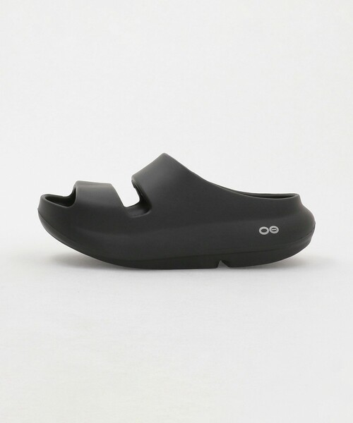 OOFOS(ウーフォス)の「<OOFOS> Ooyea(サンダル・レディース・ブラック・24cm/22cm/25cm/23cm)」の1枚目の写真