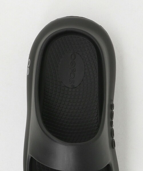 OOFOS(ウーフォス)の「<OOFOS> Ooyea(サンダル・レディース・ブラック・24cm/22cm/25cm/23cm)」の2枚目の写真