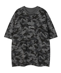 オーバーサイズ刺繍ロゴスタッズカモフラージュ柄Tシャツ