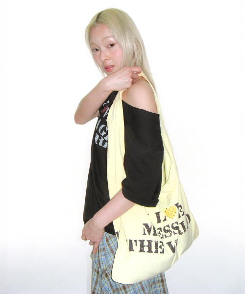 AMESWORLDWIDE（アメスワールドワイド）の「LETTERING CASUAL HOBO BAG YELLOW（ショルダーバッグ・レディース・その他・FREE）」の14枚目の写真