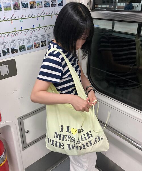 AMESWORLDWIDE（アメスワールドワイド）の「LETTERING CASUAL HOBO BAG YELLOW（ショルダーバッグ・レディース・その他・FREE）」の5枚目の写真