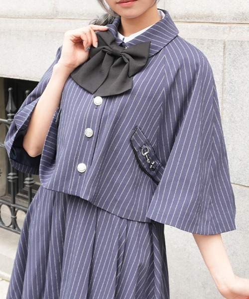 axes femme POETIQUE(アクシーズファムポエティック)の「バイカラーリボン付きケープ(ベスト・レディース・サックスブルー/ブラック/ネイビー・MEDIUM)」の3枚目の写真