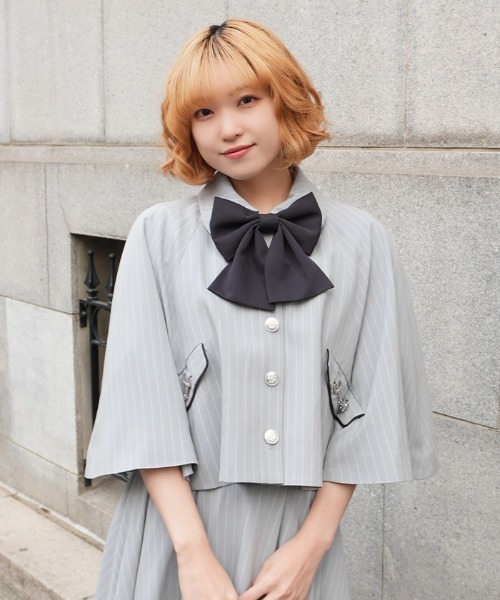 axes femme POETIQUE(アクシーズファムポエティック)の「バイカラーリボン付きケープ(ベスト・レディース・サックスブルー/ブラック/ネイビー・MEDIUM)」の11枚目の写真