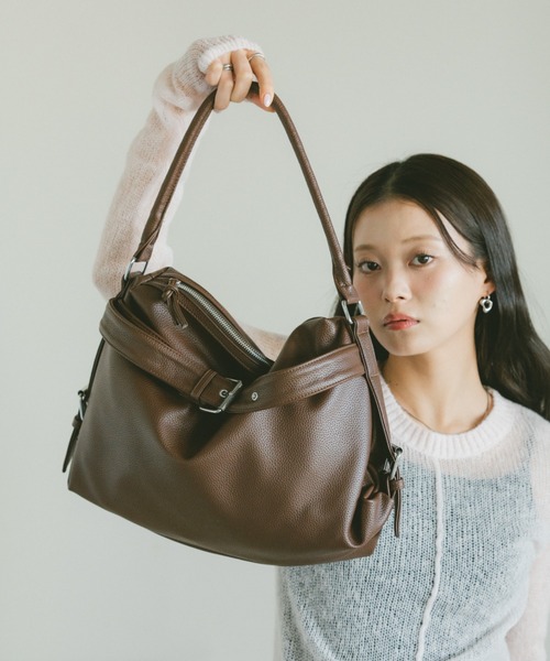 VANNIE U(ヴァニーユー)の「ベルトボストンバッグ/取り外し可能ショルダーベルト付き/2WAY(ボストンバッグ・レディース・ブラウン/ブラック・FREE)」の18枚目の写真