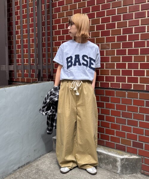 CIAOPANIC TYPY（チャオパニックティピー）の「【UNISEX】【プラスサイズあり】接触冷感配色ステッチカーブパンツ（チノパンツ・レディース・ベージュ/ブラック/サックスブルー・LARGE/MEDIUM/XX-LARGE）」の4枚目の写真