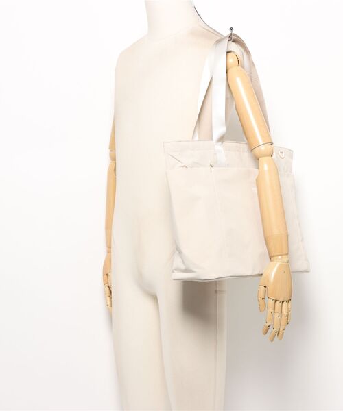 THE NORTH FACE(ザノースフェイス)の「国内未発売 THE NORTH FACE(ザ ノース フェイス) / トートバッグ / ハンドバッグ / LINDEN TOTE BAG / リンデントートバッグ(トートバッグ・メンズ・ブラック/クリーム・FREE)」の18枚目の写真