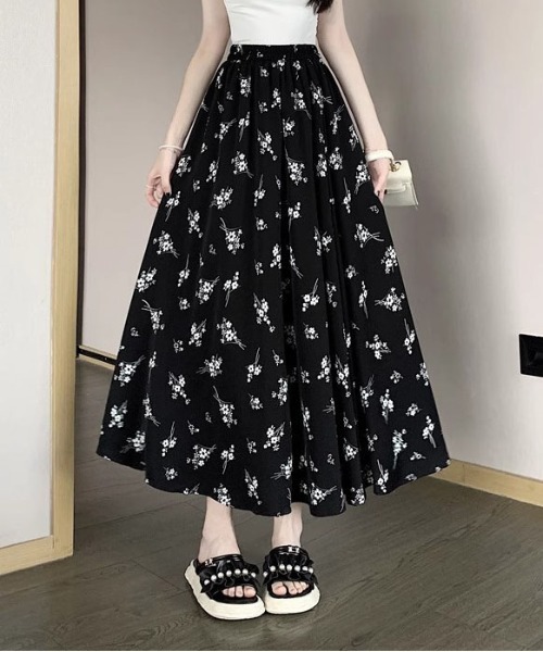 &soiree(アンドソワレ)の「ウエストゴムボタニカルフレアシフォンフレアスカート(スカート・レディース・ブラック/ホワイト・SMALL/MEDIUM/LARGE/X-LARGE)」の2枚目の写真