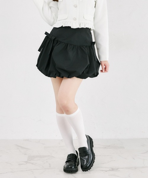 Suyunn（スユン）の「リボン付きインナーパンツ仕様タフタバルーンスカート（スカート・レディース・ブラック/ホワイト・M）」の2枚目の写真
