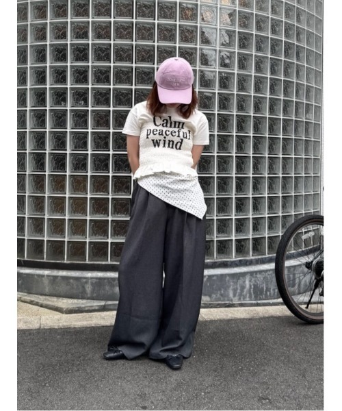 titivate(ティティベイト)の「シャーリングロゴプリントTシャツ(Tシャツ/カットソー・レディース・ネイビー/ライトイエロー/オフホワイト・FREE)」の4枚目の写真