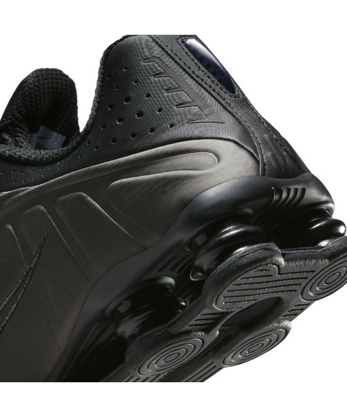 NIKE（ナイキ）の「NIKE Shox R4（ナイキ ショックス R4）（スニーカー・メンズ・ブラック系/シルバー系・24cm/24.5cm/25cm/25.5cm/26cm/26.5cm/27cm/27.5cm/28cm/28.5cm/29cm）」の11枚目の写真