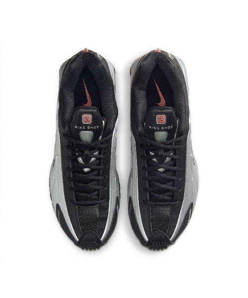 NIKE（ナイキ）の「NIKE Shox R4（ナイキ ショックス R4）（スニーカー・メンズ・ブラック系/シルバー系・24cm/24.5cm/25cm/25.5cm/26cm/26.5cm/27cm/27.5cm/28cm/28.5cm/29cm）」の19枚目の写真
