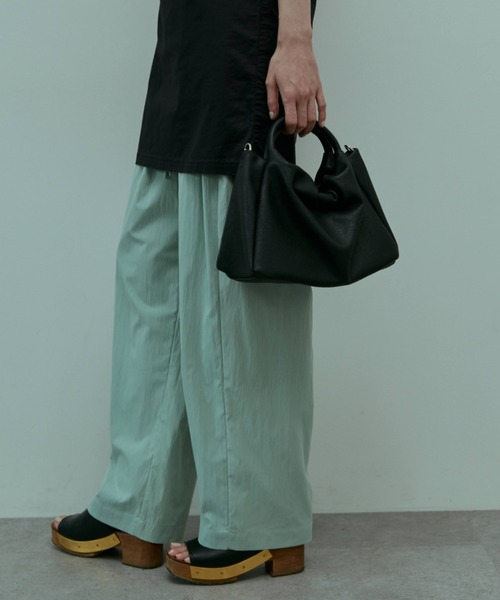flaeu（フラユ）の「Ring Handle 2Way Bag（ショルダーバッグ・レディース・ブラック/アイボリー/ブラウン・FREE）」の11枚目の写真