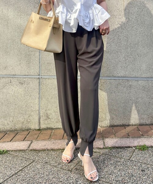 NOLLEY’S(ノーリーズ)の「【WEB&一部店舗限定カラー】《セットアップ対応》ジョーゼットジョガーパンツ(その他パンツ・レディース・チャコールグレー/ブラック/オリーブ・38/36)」の1枚目の写真