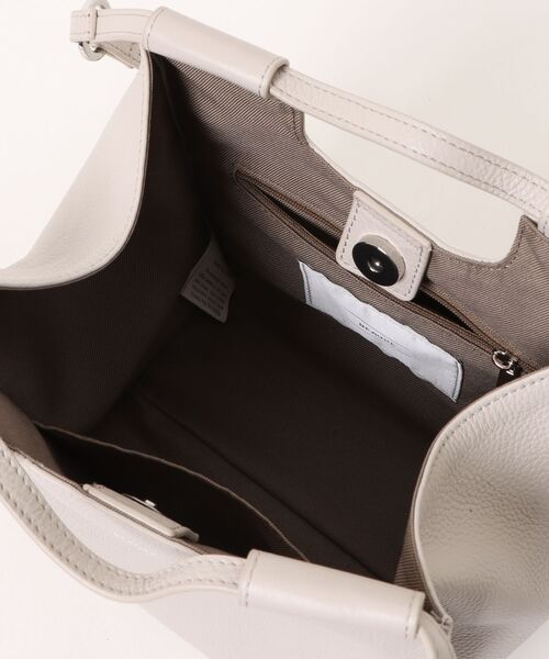 Beau're（ヴュレ）の「BEAURE レザー 2WAY ハンドショルダー Bag（ショルダーバッグ・レディース・ベージュ/アイボリー/ブラック/シルバー・FREE）」の8枚目の写真
