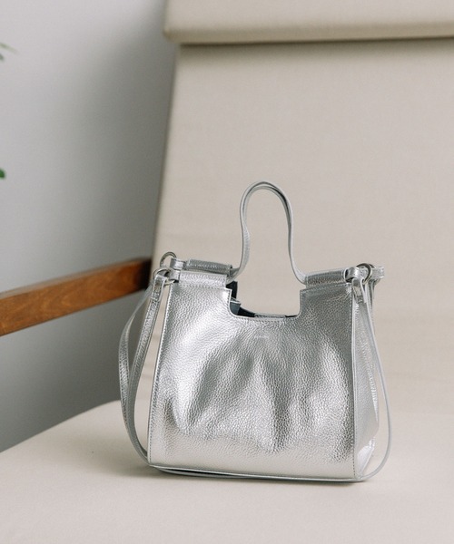 Beau're（ヴュレ）の「BEAURE レザー 2WAY ハンドショルダー Bag（ショルダーバッグ・レディース・ベージュ/アイボリー/ブラック/シルバー・FREE）」の4枚目の写真