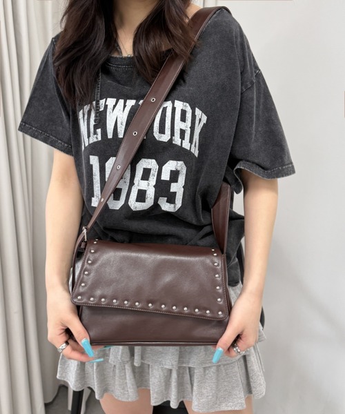 WEGO(ウィゴー)の「WEGO/【26春夏新作】フラップスタッズショルダー(ショルダーバッグ・レディース・ブラック/ホワイト/ブラウン・FREE)」の5枚目の写真
