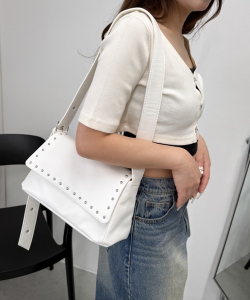 WEGO(ウィゴー)の「WEGO/【26春夏新作】フラップスタッズショルダー(ショルダーバッグ・レディース・ブラック/ホワイト/ブラウン・FREE)」の11枚目の写真