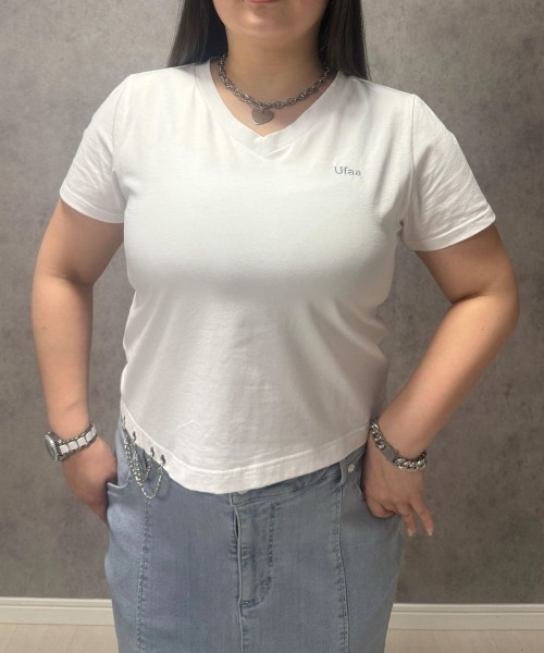 SMILE LAND(スマイルランド)の「【maryさんコラボ】ロゴ刺しゅうVネックチェーンTシャツ<大きいサイズ有>(Tシャツ/カットソー・レディース・ミント/ホワイト・3L/LL/L/M)」の7枚目の写真