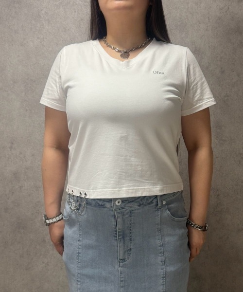 SMILE LAND(スマイルランド)の「【maryさんコラボ】ロゴ刺しゅうVネックチェーンTシャツ<大きいサイズ有>(Tシャツ/カットソー・レディース・ミント/ホワイト・3L/LL/L/M)」の8枚目の写真