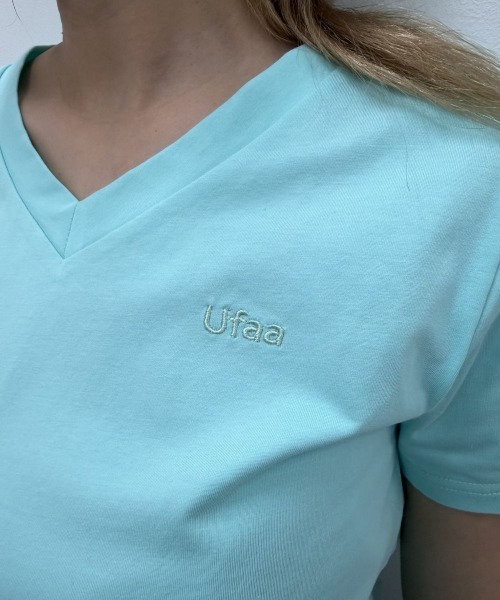 SMILE LAND(スマイルランド)の「【maryさんコラボ】ロゴ刺しゅうVネックチェーンTシャツ<大きいサイズ有>(Tシャツ/カットソー・レディース・ミント/ホワイト・3L/LL/L/M)」の11枚目の写真