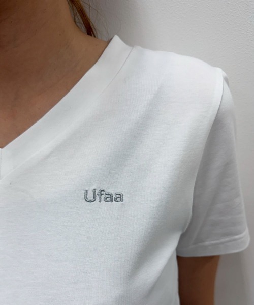 SMILE LAND(スマイルランド)の「【maryさんコラボ】ロゴ刺しゅうVネックチェーンTシャツ<大きいサイズ有>(Tシャツ/カットソー・レディース・ミント/ホワイト・3L/LL/L/M)」の15枚目の写真