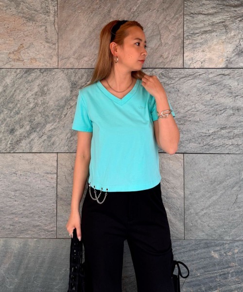 SMILE LAND(スマイルランド)の「【maryさんコラボ】ロゴ刺しゅうVネックチェーンTシャツ<大きいサイズ有>(Tシャツ/カットソー・レディース・ミント/ホワイト・3L/LL/L/M)」の16枚目の写真