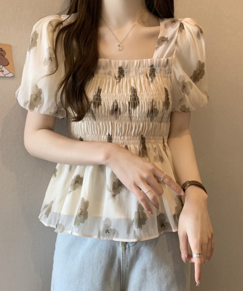 Lips(リップス)の「ふんわりシフォンと花柄デザインで魅せる!大人フェミニンなスクエアネックトップス(シャツ/ブラウス・レディース・グリーン/レッド・FREE)」の5枚目の写真