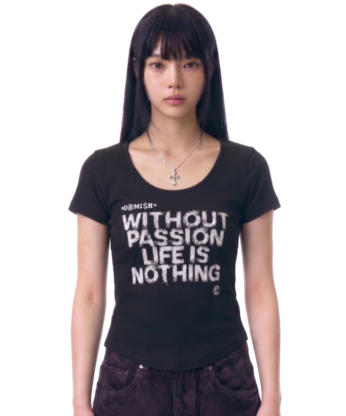 DAMISH(ダミシュ)の「スプレーレタリングUネックスリムTシャツ_ブラック(Tシャツ/カットソー・レディース・ブラック・OS)」の3枚目の写真