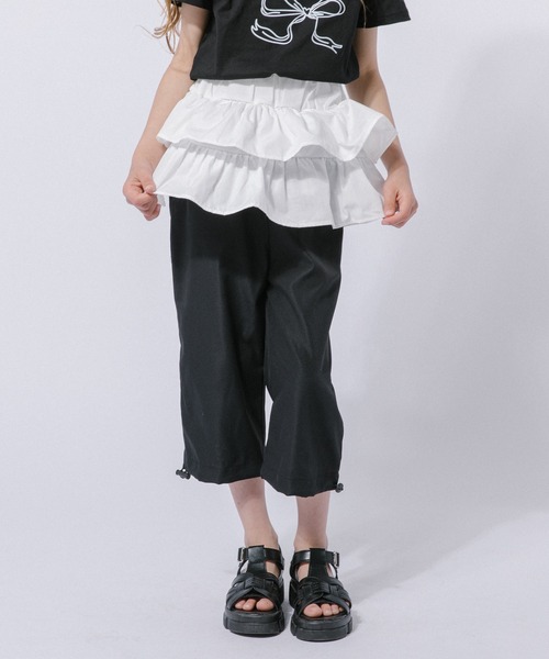 URBAN CHERRY（アーバンチェリー）の「【2点セット】リボンプリントクロップドTシャツ＋フリルドッキングパンツ（Tシャツ/カットソー・キッズ・ブラック・110cm/120cm/130cm）」の6枚目の写真