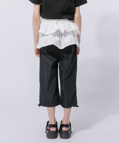 URBAN CHERRY（アーバンチェリー）の「【2点セット】リボンプリントクロップドTシャツ＋フリルドッキングパンツ（Tシャツ/カットソー・キッズ・ブラック・110cm/120cm/130cm）」の8枚目の写真