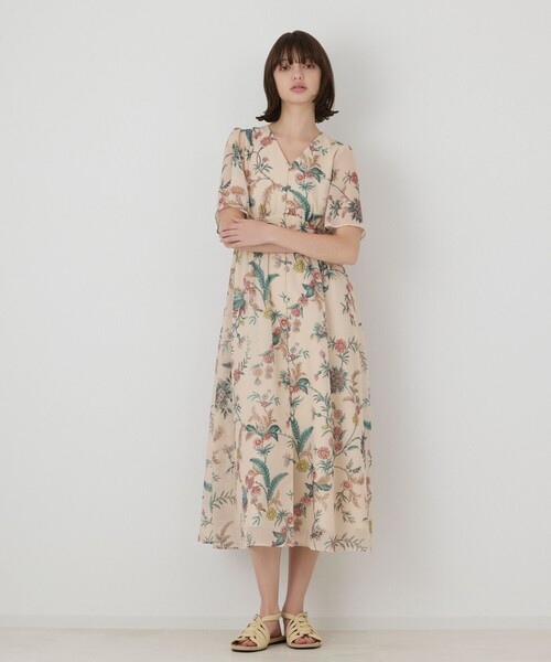 GRACE CONTINENTAL(グレースコンチネンタル)の「シノワズリプリントワンピース(ワンピース・レディース・ベージュ/ブルー・36/38)」の3枚目の写真