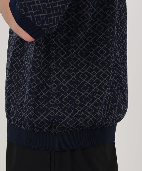 TOMORROWLAND (トゥモローランド)の「TOMORROWLAND tricot ジオメトリック柄 強撚ハイゲージコットンニットTシャツ(ニット/セーター・メンズ・ブラック系その他/ブルー系その他・S/M/L)」の10枚目の写真