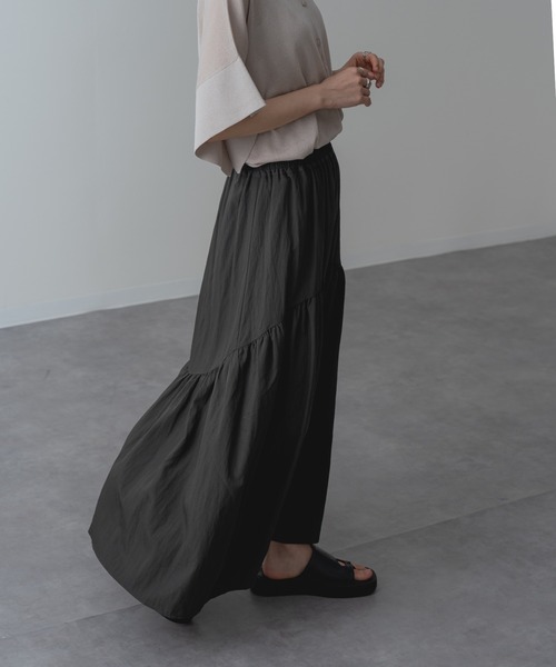 refinedworks(リファインドワークス)の「【refinedworks】ナチュラルに彩る フレア ギャザー スカート(スカート・レディース・チャコールグレー/ベージュ・FREE)」の4枚目の写真