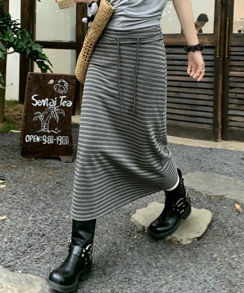 Aelina(エリナ)の「ボーダー柄Aラインスカート(スカート・レディース・グレー・FREE)」の7枚目の写真