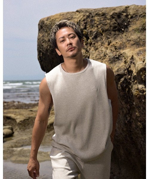 #Re:room(リルーム)の「RRMリブノースリーブ(Tシャツ/カットソー・メンズ・ブラック/オフホワイト/ダークベージュ・M-L/S-M)」の4枚目の写真