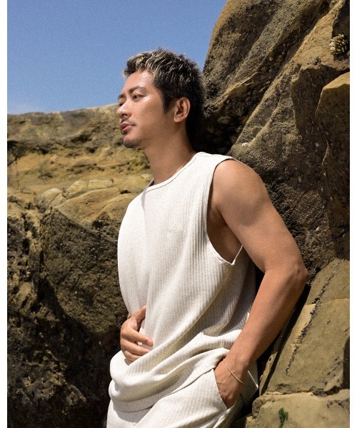 #Re:room(リルーム)の「RRMリブノースリーブ(Tシャツ/カットソー・メンズ・ブラック/オフホワイト/ダークベージュ・M-L/S-M)」の6枚目の写真