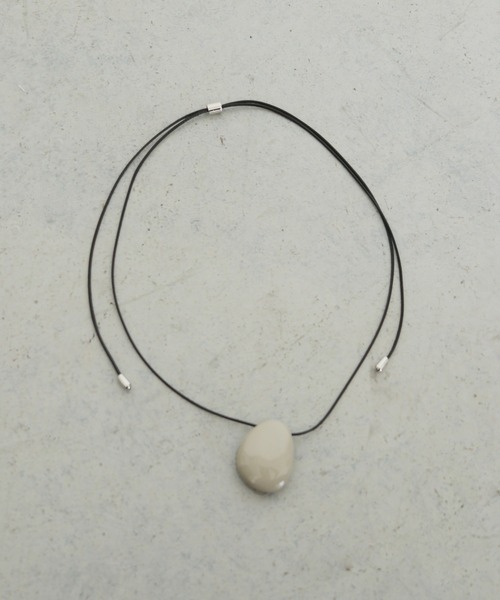 cheriella(シェリエラ)の「【cheriella】ニュアンスストーンロングネックレス NUANCE STONE LONG NECKLACE(ネックレス・レディース・オフホワイト/グレイッシュベージュ・FREE)」の17枚目の写真