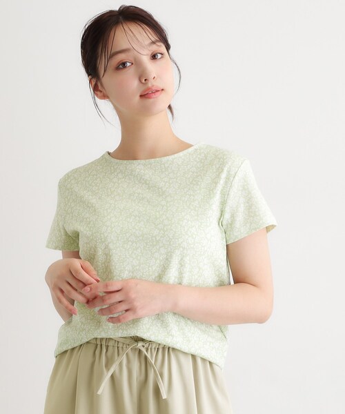 LAURA ASHLEY（ローラアシュレイ）の「【接触冷感／マシンウォッシュ可】スウィート アリッサム柄スムースTシャツ（Tシャツ/カットソー・レディース・ホワイト系1/ライトグリーン系/ネイビー系・40/38）」の2枚目の写真