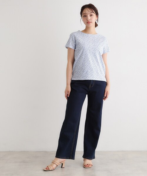 LAURA ASHLEY（ローラアシュレイ）の「【接触冷感／マシンウォッシュ可】スウィート アリッサム柄スムースTシャツ（Tシャツ/カットソー・レディース・ホワイト系1/ライトグリーン系/ネイビー系・40/38）」の6枚目の写真