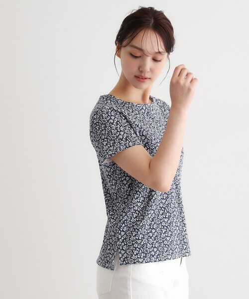 LAURA ASHLEY（ローラアシュレイ）の「【接触冷感／マシンウォッシュ可】スウィート アリッサム柄スムースTシャツ（Tシャツ/カットソー・レディース・ホワイト系1/ライトグリーン系/ネイビー系・40/38）」の12枚目の写真