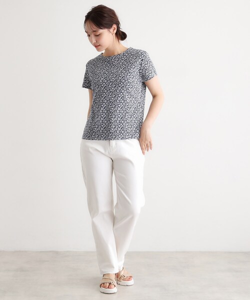 LAURA ASHLEY（ローラアシュレイ）の「【接触冷感／マシンウォッシュ可】スウィート アリッサム柄スムースTシャツ（Tシャツ/カットソー・レディース・ホワイト系1/ライトグリーン系/ネイビー系・40/38）」の14枚目の写真