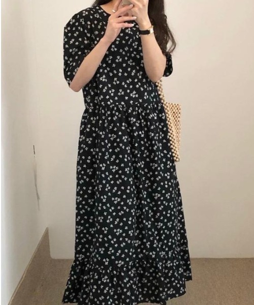 LUCPY（ラクピー）の「フラワーティアードロングワンピース（ワンピース・レディース・ブラック・LARGE/MEDIUM/XX-LARGE/X-LARGE）」の6枚目の写真