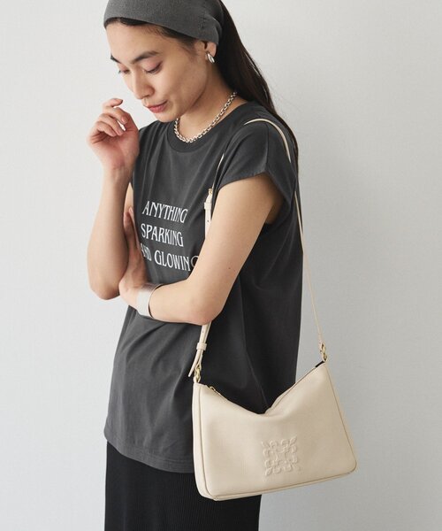 russet(ラシット)の「《本革/270g》エンボスモノグラムショルダーバッグ(ショルダーバッグ・レディース・ブラック/ライトグレー/アイボリー・FREE)」の7枚目の写真