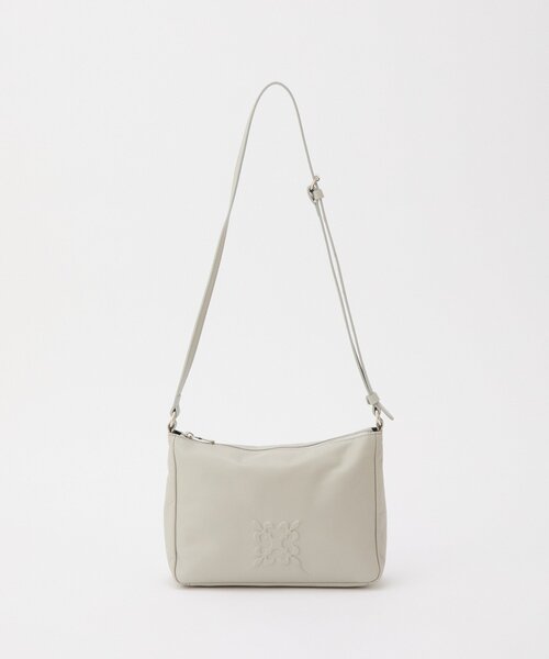russet(ラシット)の「《本革/270g》エンボスモノグラムショルダーバッグ(ショルダーバッグ・レディース・ブラック/ライトグレー/アイボリー/ダークブラウン・FREE)」の6枚目の写真