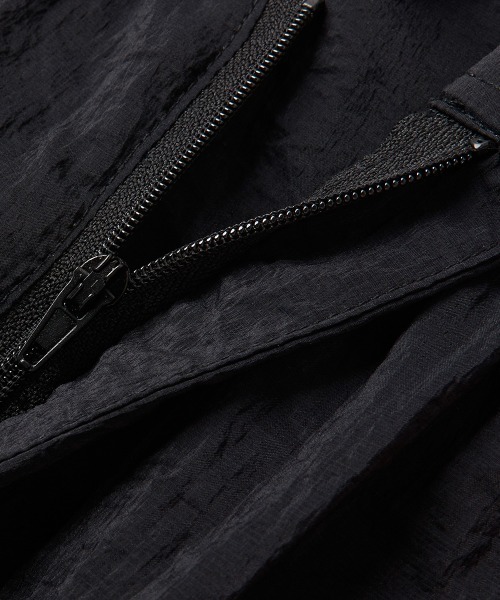 MODE COMMUTER(モードコミューター)の「Textured Air Wide Shorts(その他パンツ・メンズ・グレー/ブラック・SMALL/MEDIUM/LARGE)」の10枚目の写真
